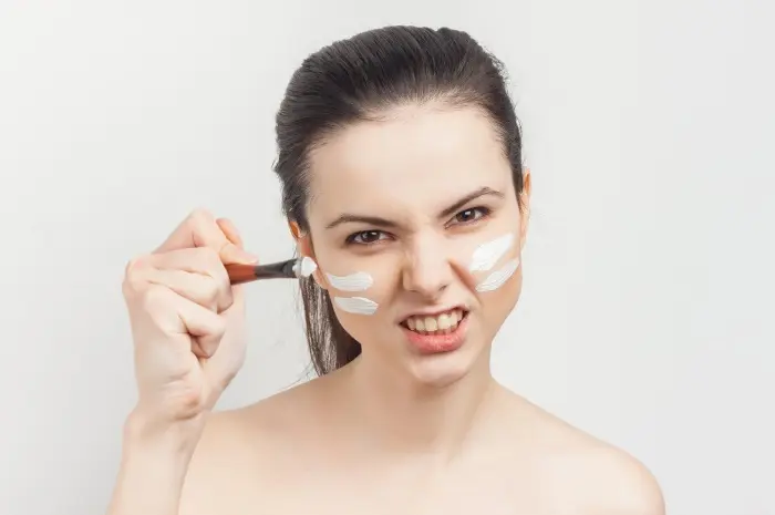 Signs of Skin Damage Caused by Whitening Creams